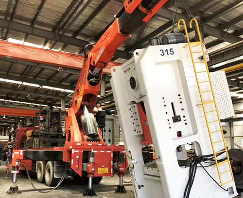 垦利县提升工作效率，选择优质折臂吊租赁服务