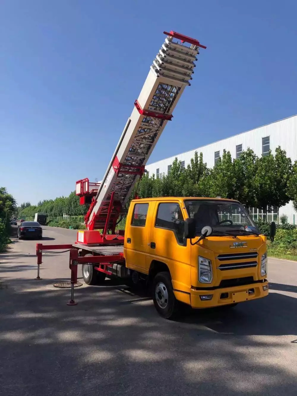 垦利县附近的云梯车出租服务：轻松解决高空作业需求