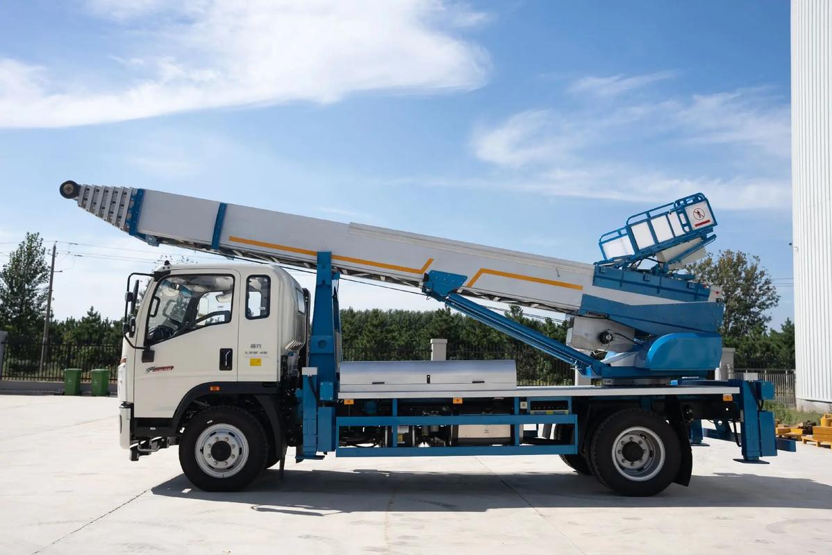 垦利县云梯上料车租赁费用