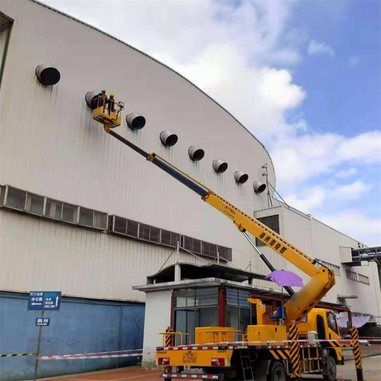 垦利县高空作业车出租服务：专业广告牌安装解决方案