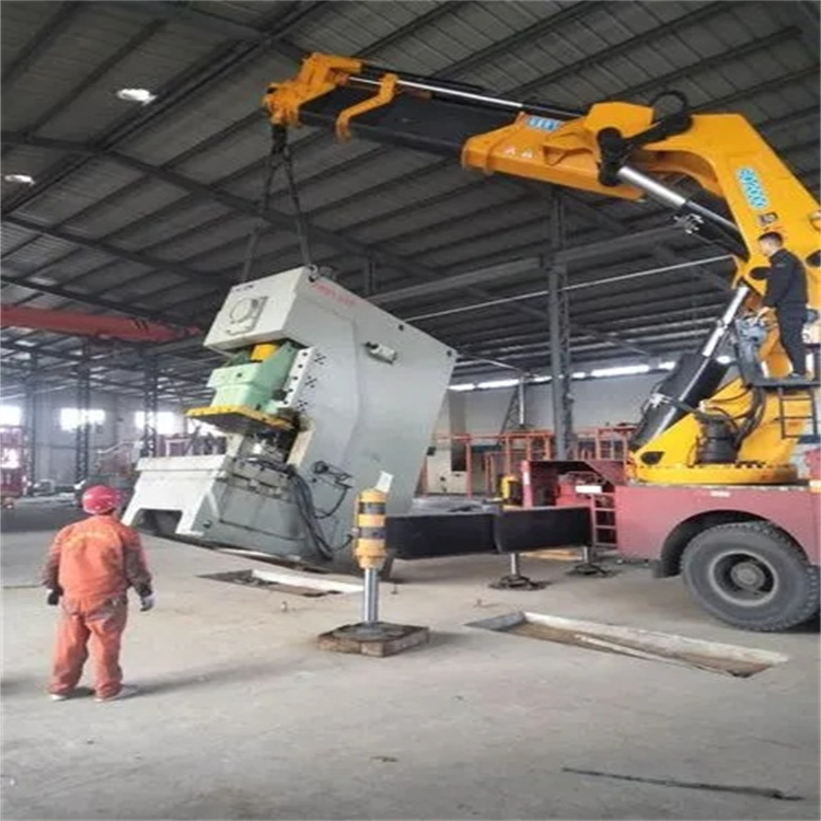 垦利县80吨折臂吊车出租附近电话