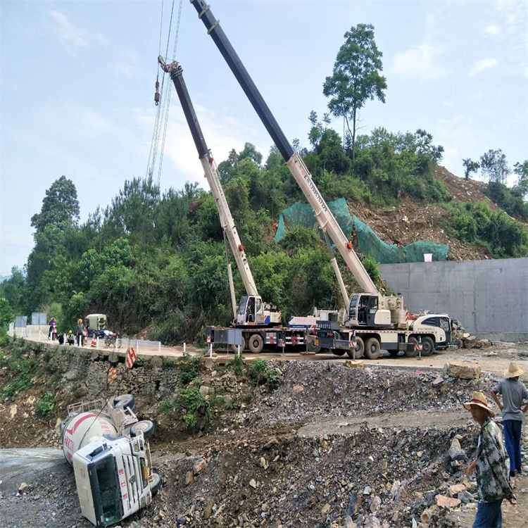 垦利县汽车掉沟里叫吊车救援要多少钱